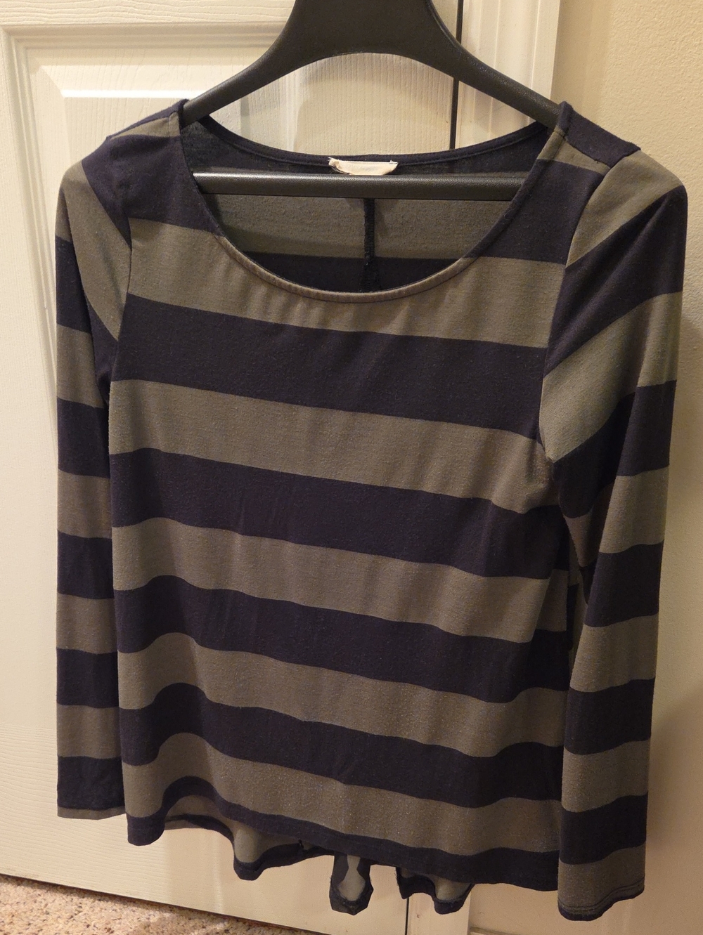 Striped Long-Sleeve Scoop Neck Top - Black & Olive Loose Fitting Size S